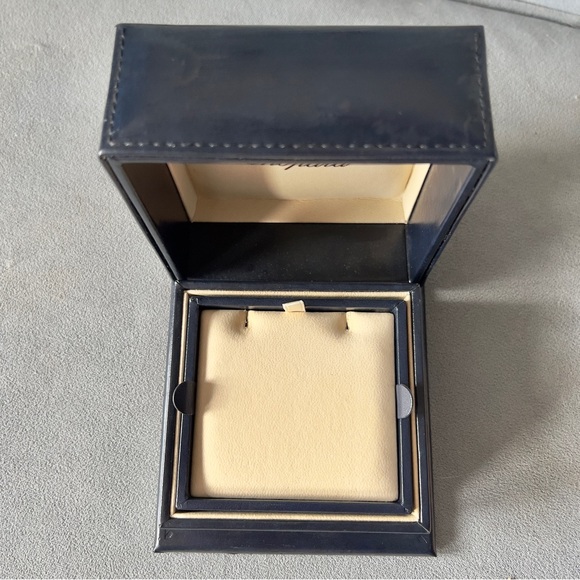 CHOPARD Earrings/Cufflinks/Necklace Box 4.30x4.30x2 inches - Picture 2 of 5